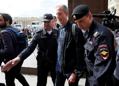 LGBT activist arrested near Moscow in anti-Putin protest rally
