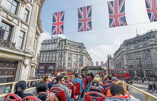 UK expects record tourism in 2020